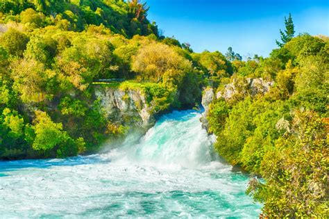 famous landforms in new zealand.